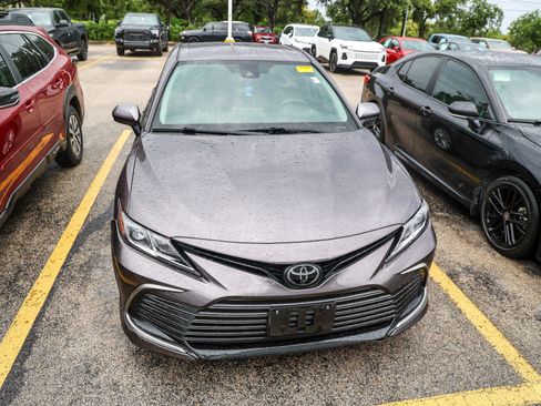Used 2023 Toyota Camry LE FWD image 5