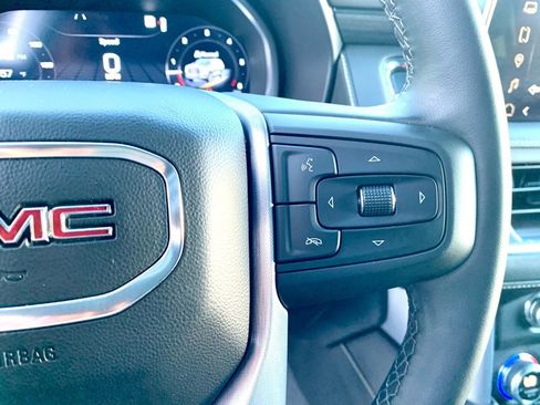 Used 2023 GMC Yukon SLT image 35