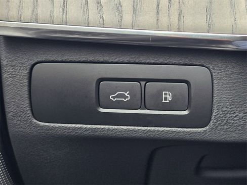 Used 2023 Volvo XC90 T8 Ultimate image 17