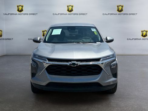 Used 2024 Chevrolet Trax LS w/ LS Convenience Package FWD image 8