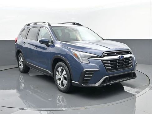 Used 2025 Subaru Ascent Premium image 3