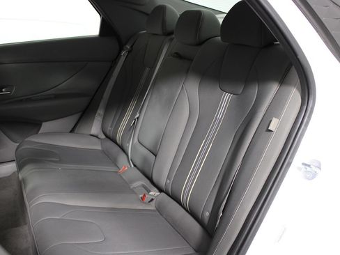 Used 2025 Hyundai Elantra SEL FWD image 20