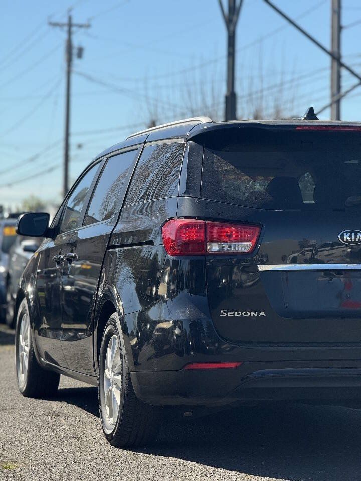 Used 2016 Kia Sedona LX w/ LX Convenience Package FWD image 8