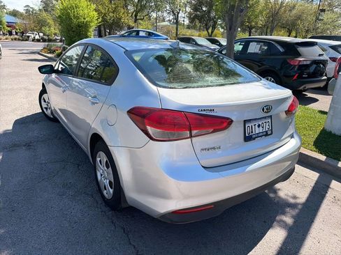 Used 2017 Kia Forte LX image 4
