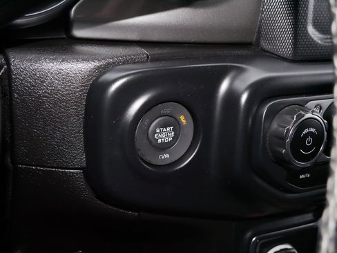 Used 2019 Jeep Wrangler Unlimited Sahara w/ Cold Weather Group image 28