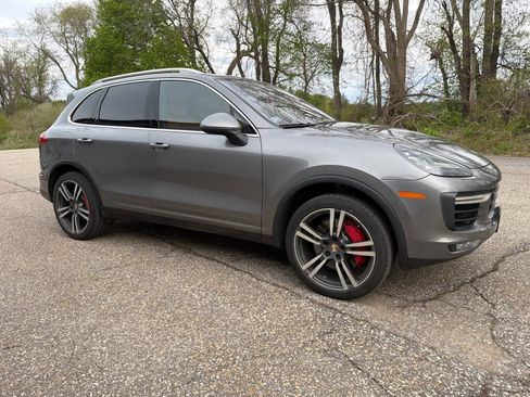 Used 2015 Porsche Cayenne Turbo AWD/4WD image 6