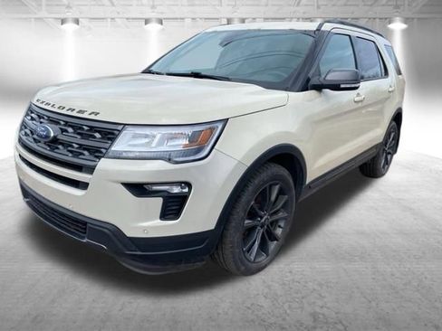 Used 2018 Ford Explorer XLT w/ XLT Appearance Package AWD/4WD image 7