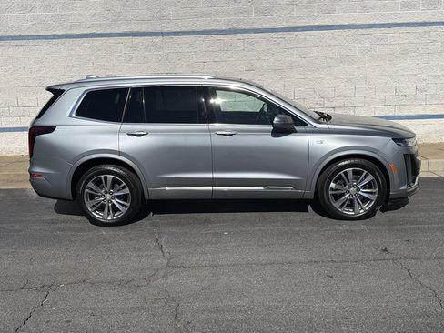 Certified 2025 Cadillac XT6 Premium Luxury image 8