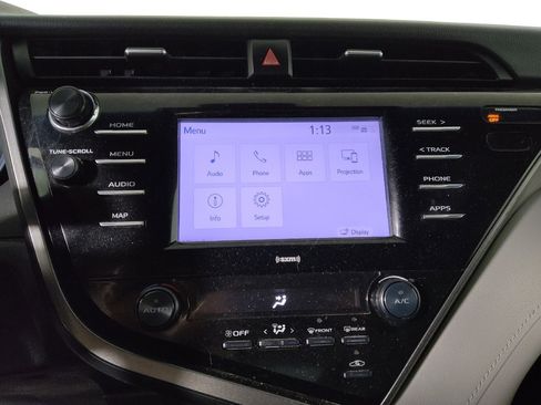 Used 2020 Toyota Camry SE image 25