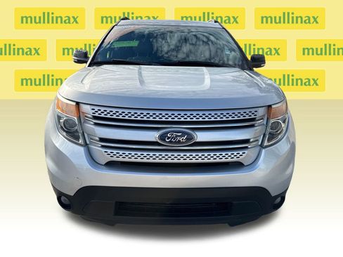 Used 2014 Ford Explorer XLT w/ Equipment Group 202A image 9
