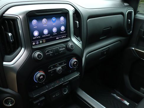 Used 2021 Chevrolet Silverado 1500 LT Trail Boss w/ LPO, Dark Essentials Package AWD/4WD image 19