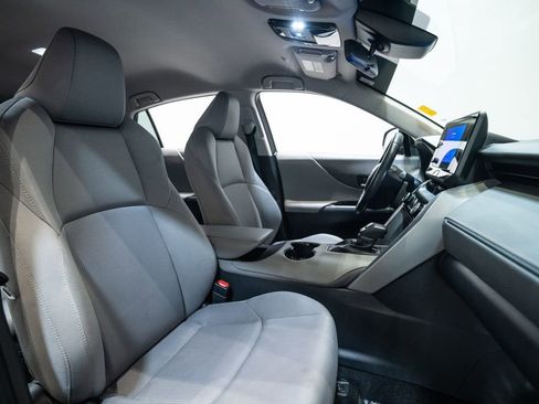 Used 2023 Toyota Venza LE image 15