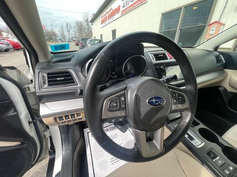 Used 2017 Subaru Outback 2.5i Premium image 12