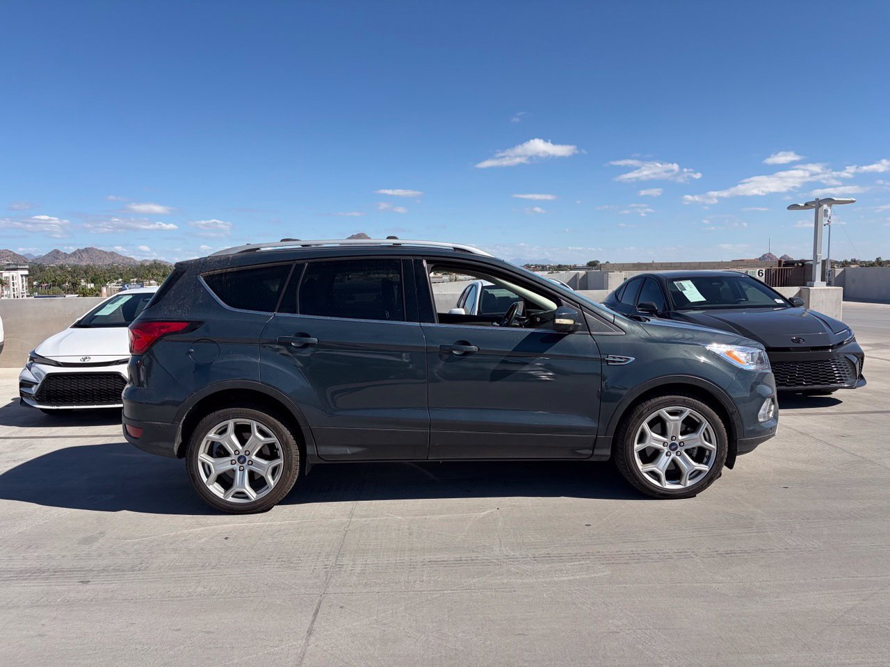 Used 2019 Ford Escape Titanium w/ U0J03 - Titanium Tow Package FWD image 3