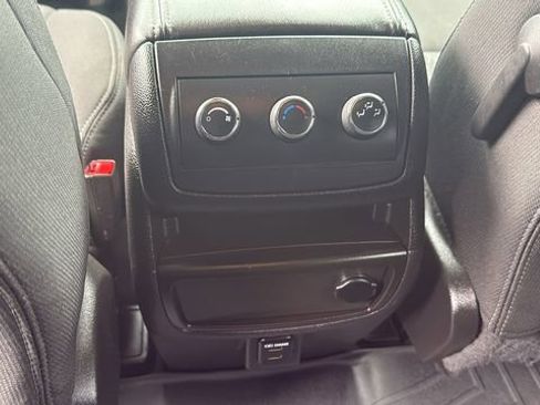 Used 2015 GMC Acadia SLE image 25