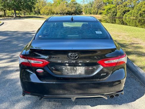 Used 2020 Toyota Camry SE image 4