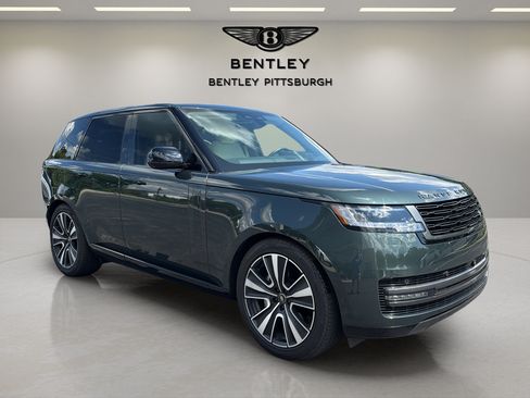Used 2025 Land Rover Range Rover SE AWD/4WD image 3