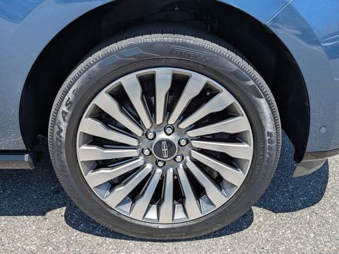 Used 2020 Lincoln Navigator L Reserve w/ Cargo Convenience Package image 9