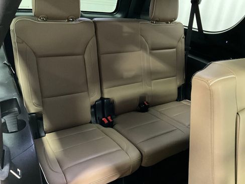 Used 2021 Chevrolet Suburban Premier w/ Premium Package image 23