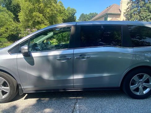 Used 2018 Honda Odyssey EX-L image 3