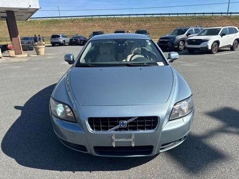 Used 2010 Volvo C70 T5 FWD image 2