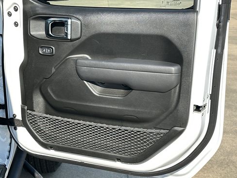 Used 2025 Jeep Wrangler Unlimited Sport AWD/4WD image 15