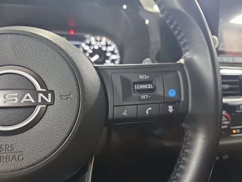 Used 2025 Nissan Pathfinder SV AWD/4WD image 18
