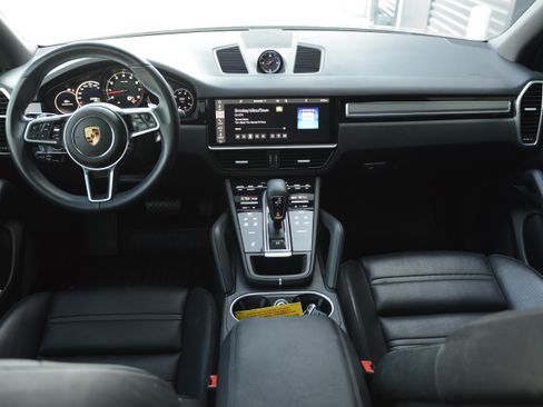 Certified 2021 Porsche Cayenne AWD/4WD image 4