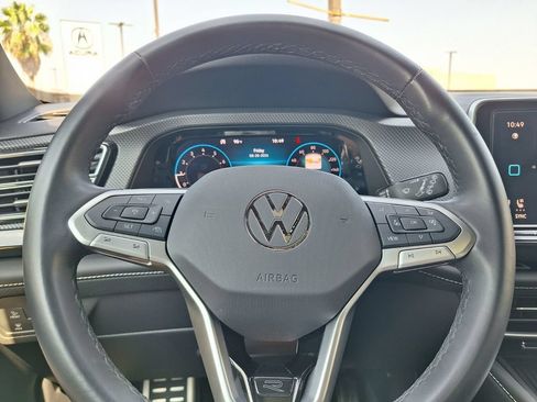 Used 2026 Volkswagen Atlas Cross Sport SEL R-Line AWD/4WD image 15