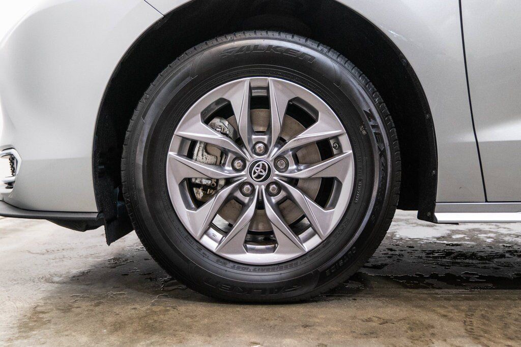Certified 2024 Toyota Sienna XLE AWD/4WD image 11