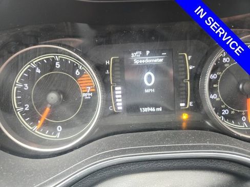 Used 2019 Jeep Cherokee Latitude Plus AWD/4WD image 7