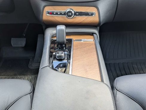 Used 2024 Volvo XC90 B6 Plus AWD/4WD image 24