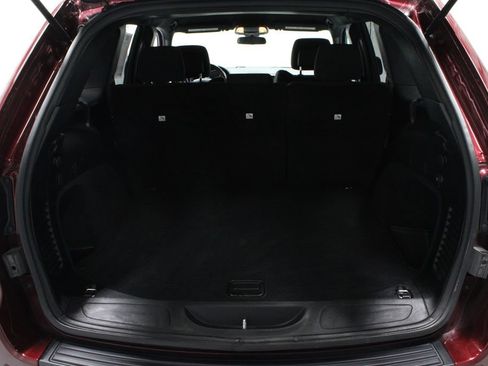 Used 2020 Jeep Grand Cherokee Laredo AWD/4WD image 18
