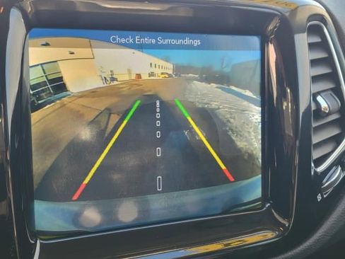 Used 2018 Jeep Compass Limited w/ Navigation Group image 27