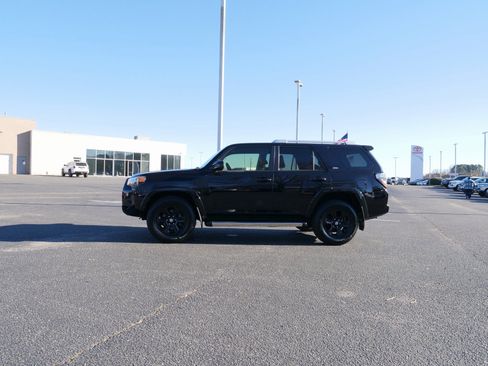 Used 2016 Toyota 4Runner SR5 image 7