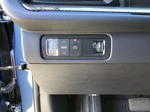 Used 2025 Chevrolet Traverse High Country image 35