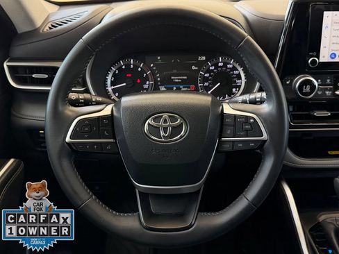 Used 2024 Toyota Highlander XLE FWD image 12