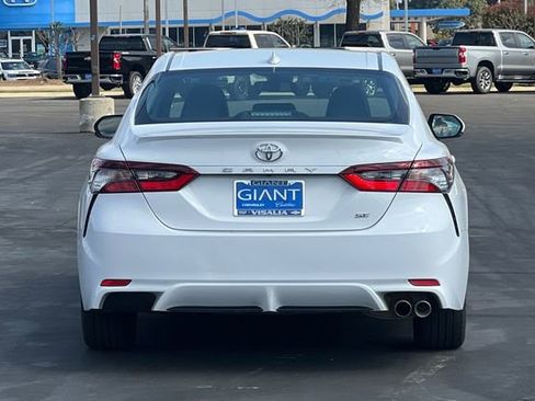 Used 2024 Toyota Camry SE image 5
