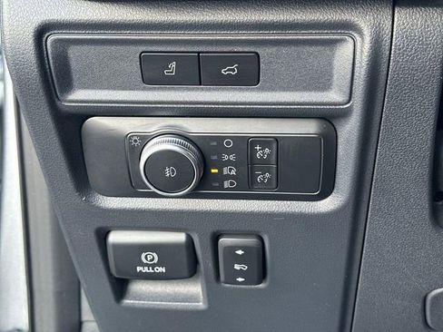 Used 2022 Ford Expedition Limited image 17