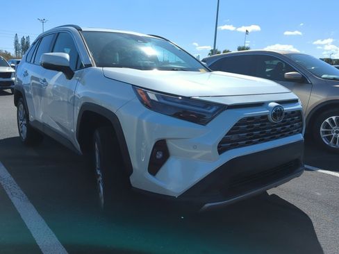 Used 2022 Toyota RAV4 Limited image 2