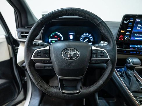 Used 2024 Toyota Sienna XLE image 16