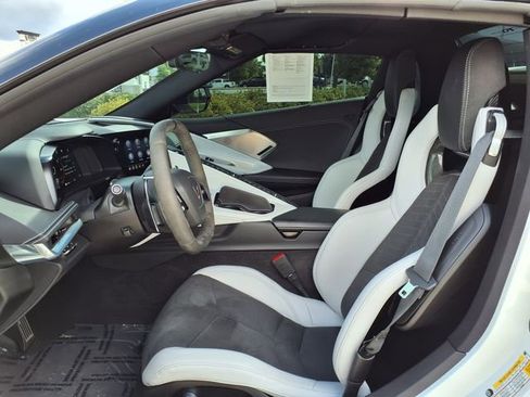 Used 2023 Chevrolet Corvette Stingray Preferred Conv w/ Z51 Performance Package RWD image 18