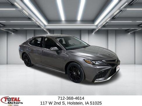 Used 2024 Toyota Camry XSE FWD image 2