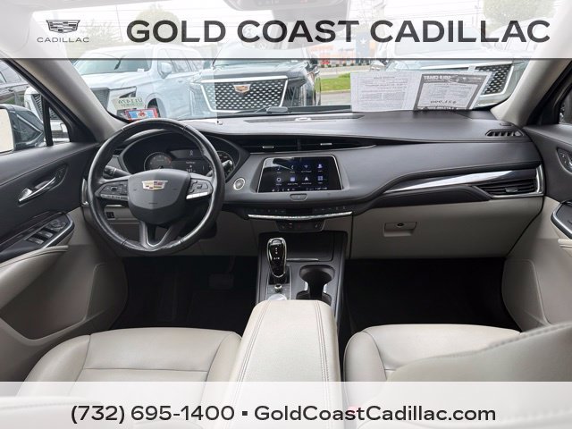 Used 2020 Cadillac XT4 Luxury w/ Cold Weather Package FWD image 10
