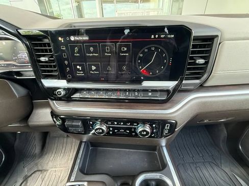 Used 2022 GMC Sierra 1500 SLT w/ SLT Premium Package AWD/4WD image 25