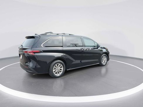 Certified 2022 Toyota Sienna XLE FWD image 8