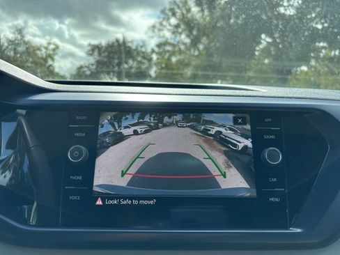 Used 2022 Volkswagen Taos SE image 11