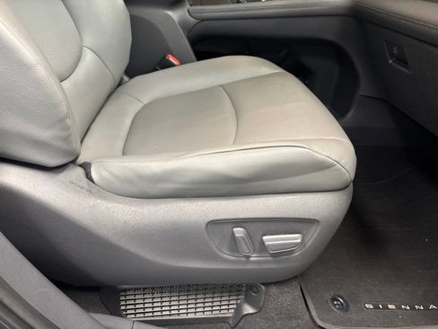 Used 2021 Toyota Sienna XLE FWD image 12