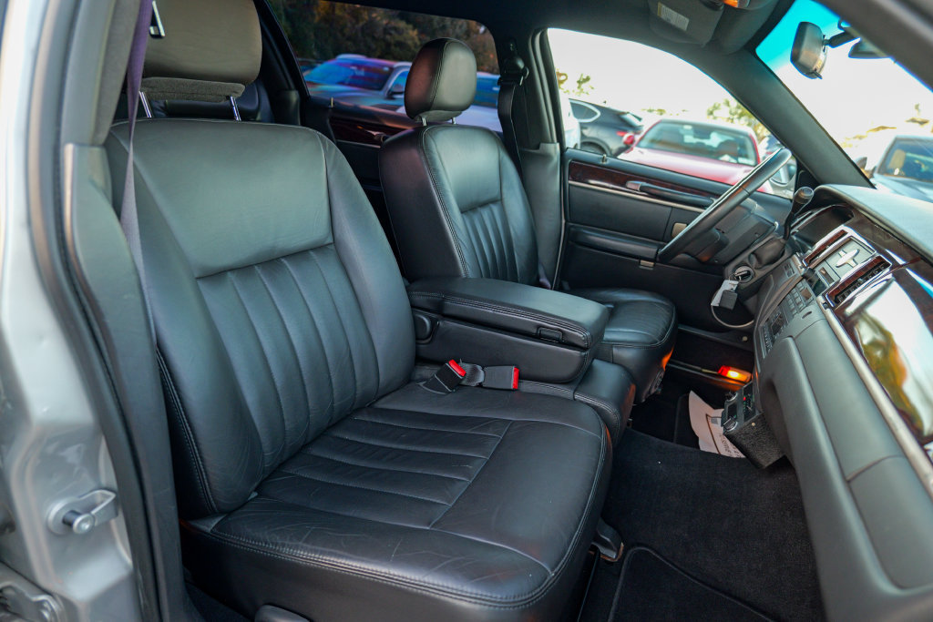 Used 2008 Lincoln Town Car Executive RWD image 43