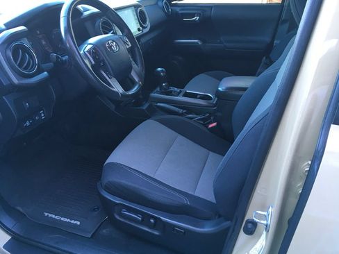 Used 2020 Toyota Tacoma TRD Off-Road AWD/4WD image 21